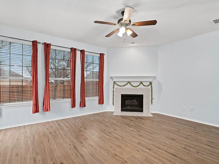 316 Leameadow Dr — Photo 4