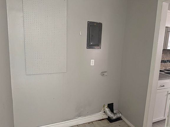 5th image of 105 W 37th Ave