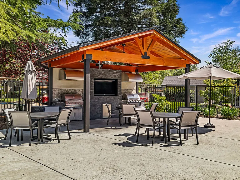 Amanda Place Apartments — Photo 17