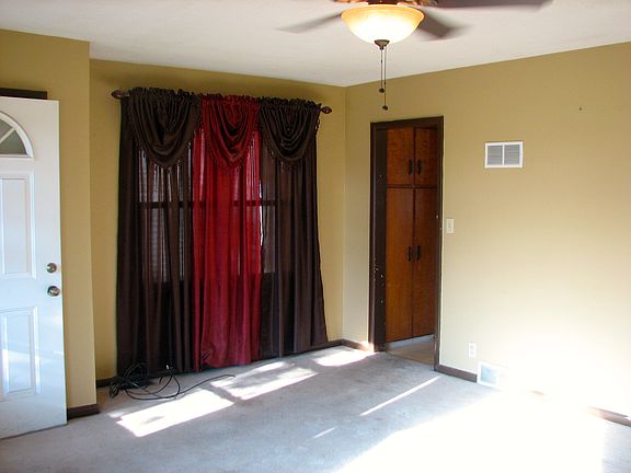 3rd image of 806 13th Ave