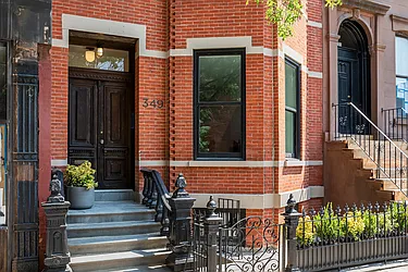349 Hoyt Street in Carroll Gardens