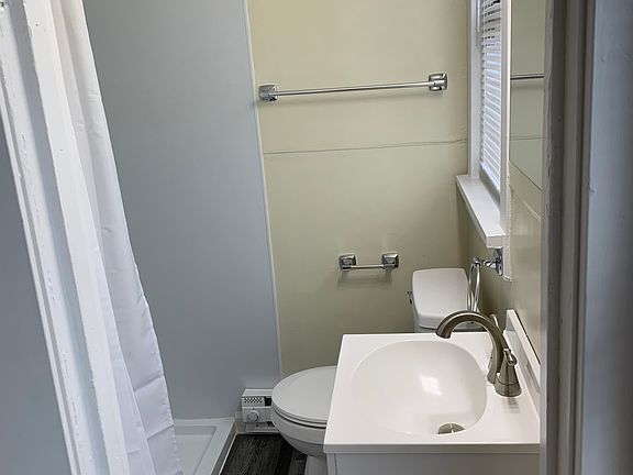 3rd image of 1216 W Norwegian St #3