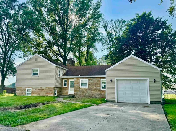 106 Winding Dr, Alexandria, IN 46001