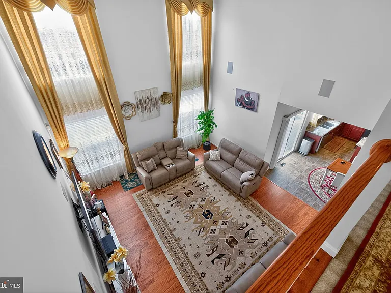 27 Wellington Ave — Photo 7