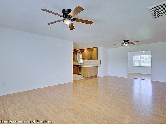 4th image of 130 Mango Rd NE