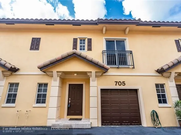 705 NE 43rd St, Oakland Park, FL 33334