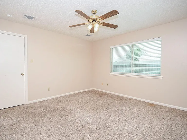 2113 Georgetown St — Photo 16