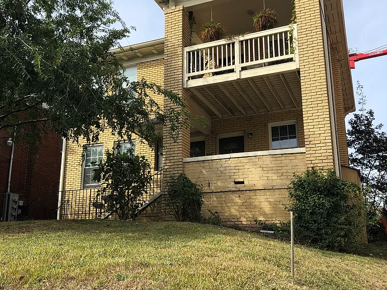 520 Boulevard NE #1 — Photo 1