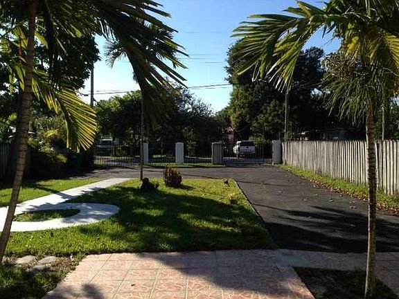 3rd image of 6375 SW 27th St