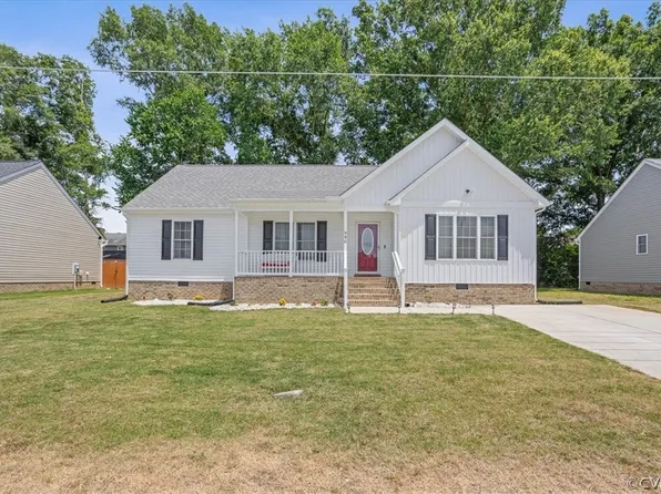 990 Briarcliffe Dr, Colonial Heights, VA 23834