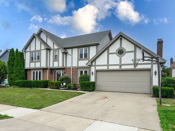 2nd image of 27W303 Chartwell Dr