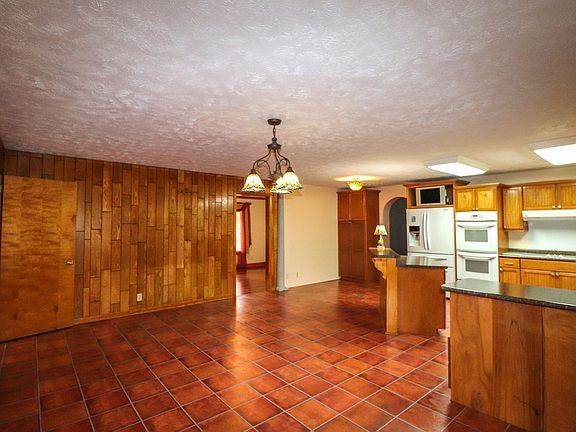 4th image of 8392 Burleson Ln