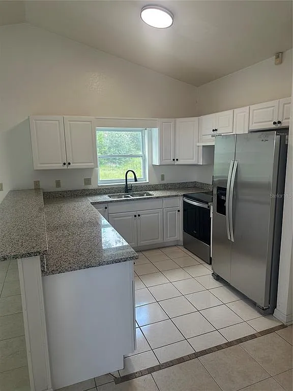 3 bed, 2.0 bath, 1524 sqft, $2,100 — Photo 2