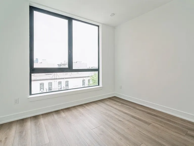 32 Jones St #503 — Photo 23