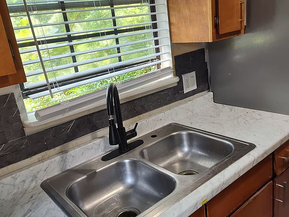 4th image of 2210 Russell St APT 304