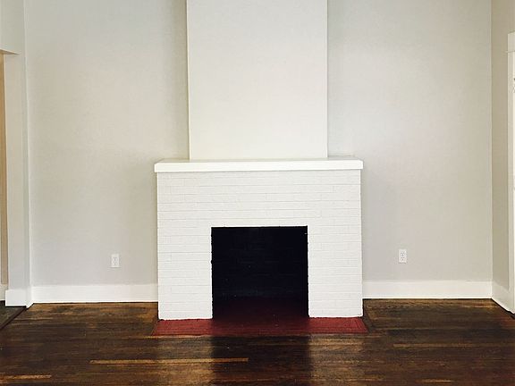 Living Room/ Fireplace