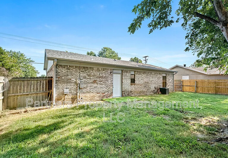 3520 W Olive St — Photo 23