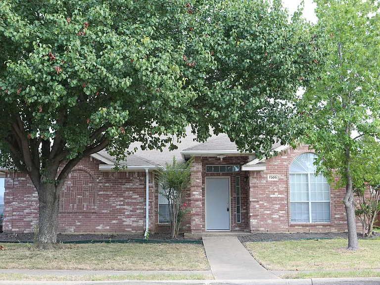 7305 Maplewood Dr — Photo 4