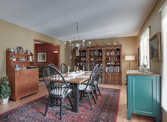 4th image of 1735 Peony Ln N