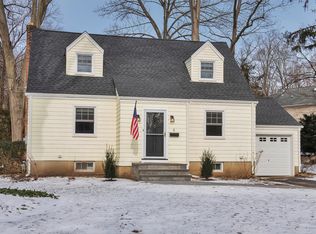 5 Crescent Dr, Mountain Lakes, NJ 07046