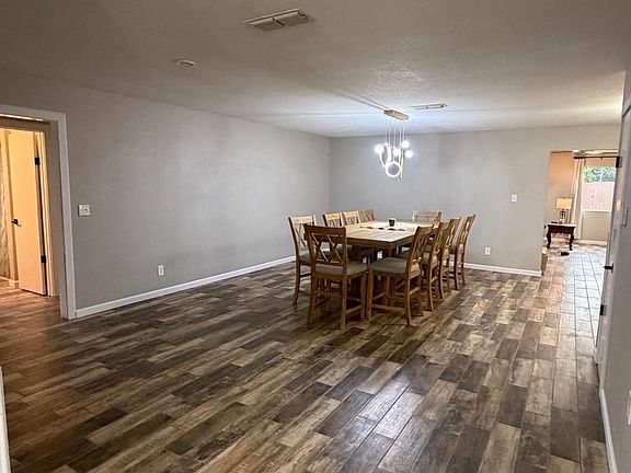 3rd image of 1606 W Dallas Ave