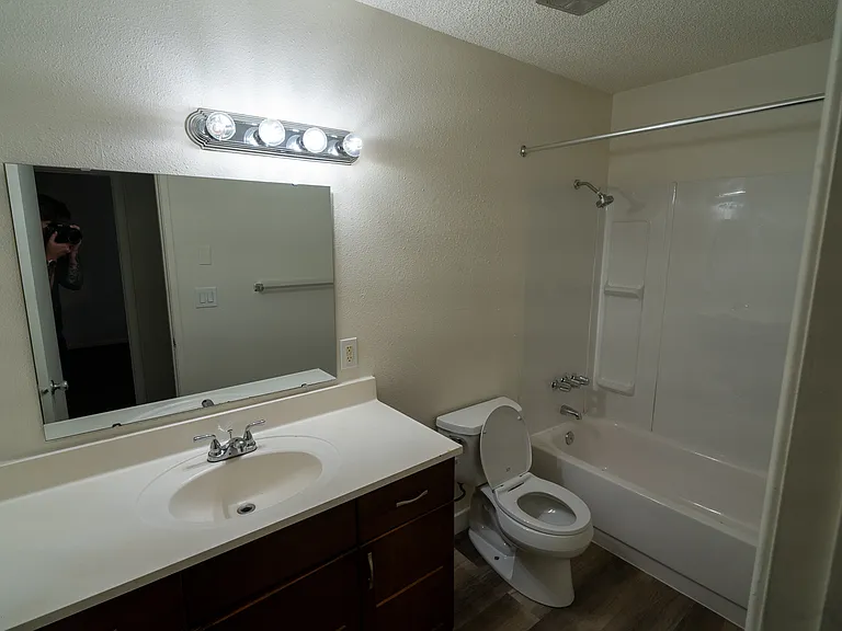 4545 SE Ina Ave #8 — Photo 3