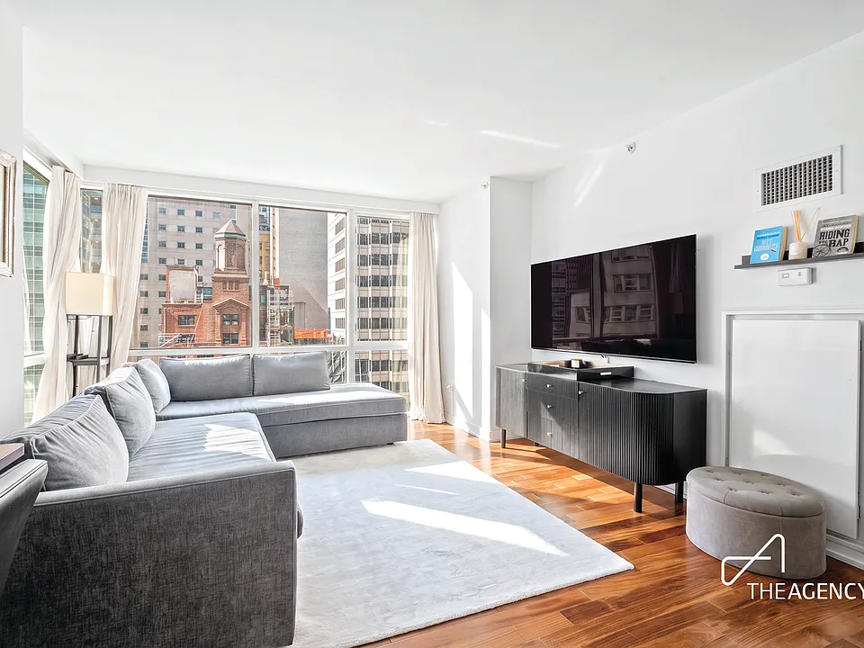 60 E 55th St #19A