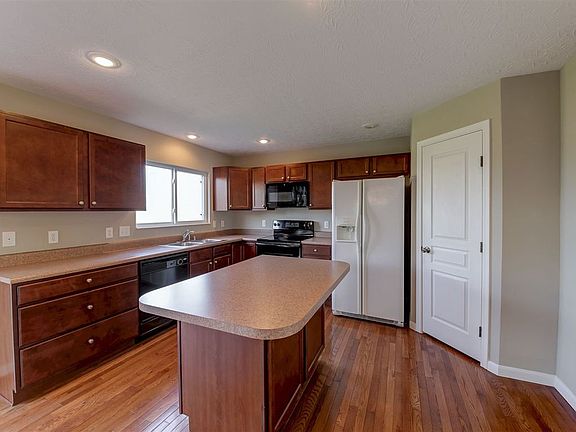 3rd image of 1195 Edgebrook Ct