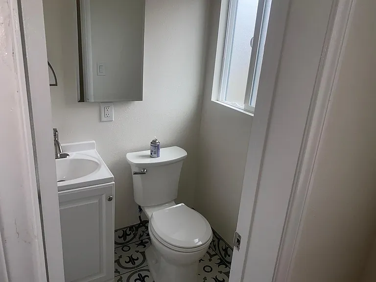 410 S 36th St — Photo 15