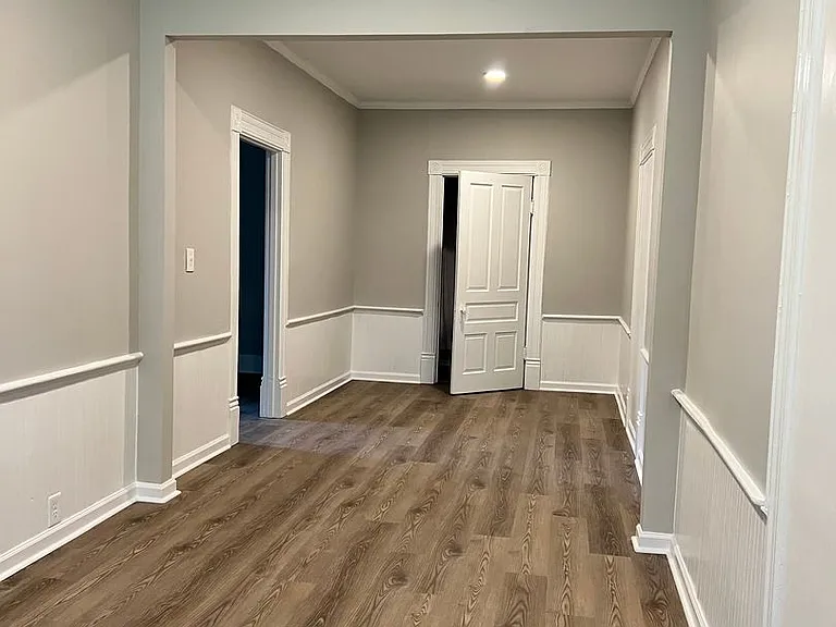 317 S Maple Ave — Photo 2