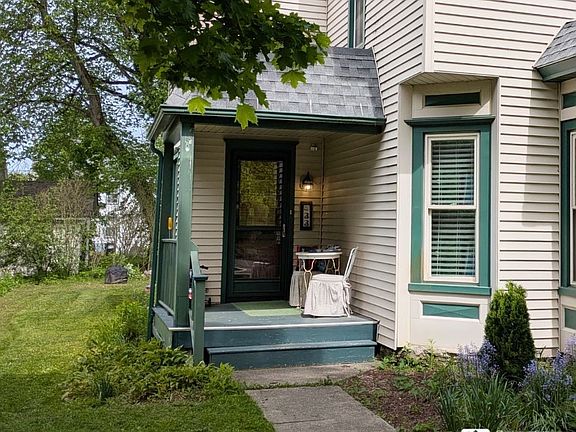 2nd image of 33 Maple St