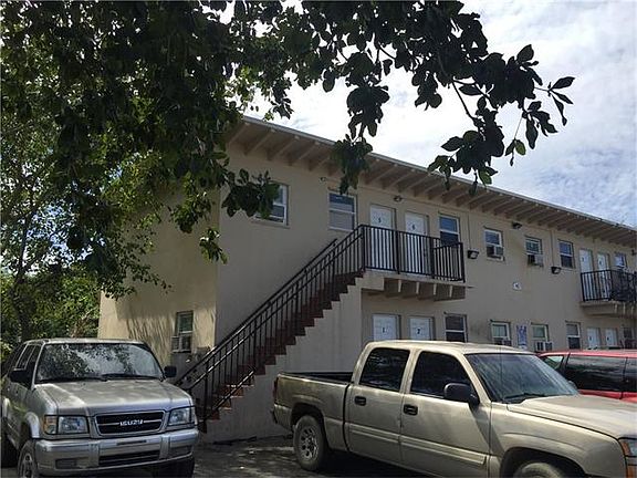 4th image of 423 NW 12th St