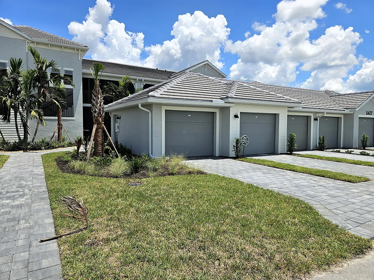 Building Photo - 5427 Double Eagle Circle Ave #2812