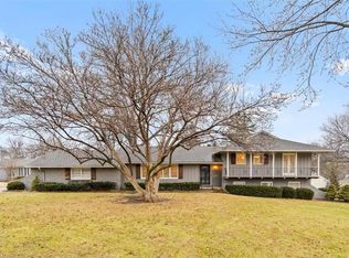 9015 Cherokee Ln, Leawood, KS 66206