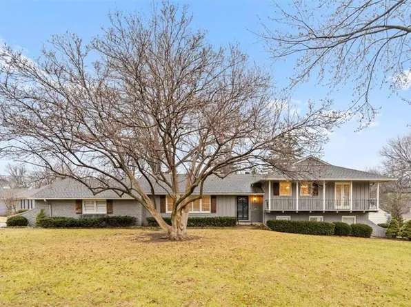 9015 Cherokee Ln, Leawood, KS 66206