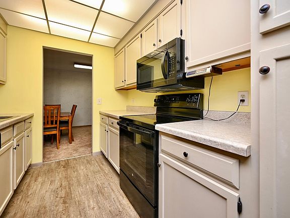 3rd image of 1328B McNally Dr