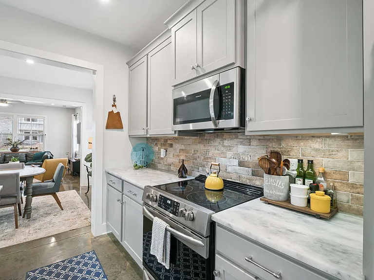 1125 Chester Ave #11 — Photo 8