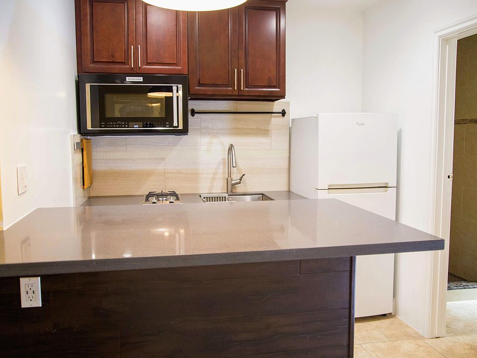 1st image of 720 S Mariposa Ave