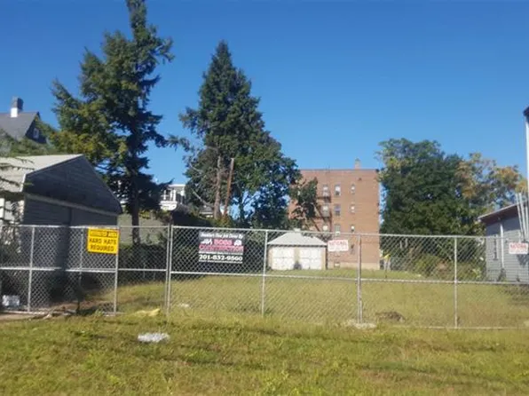 43-45 W 32nd St, Bayonne, NJ 07002