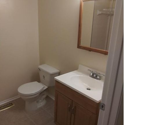 4th image of 22 Brookshire Dr