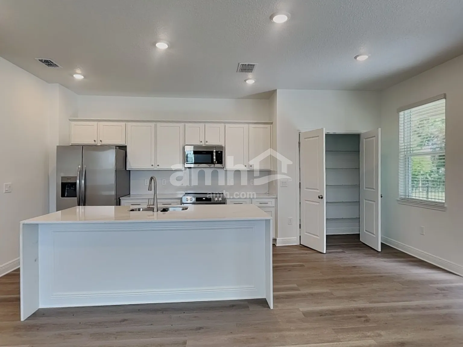 4 bed, 2.5 bath, 1977 sqft, $2,765 — Photo 3