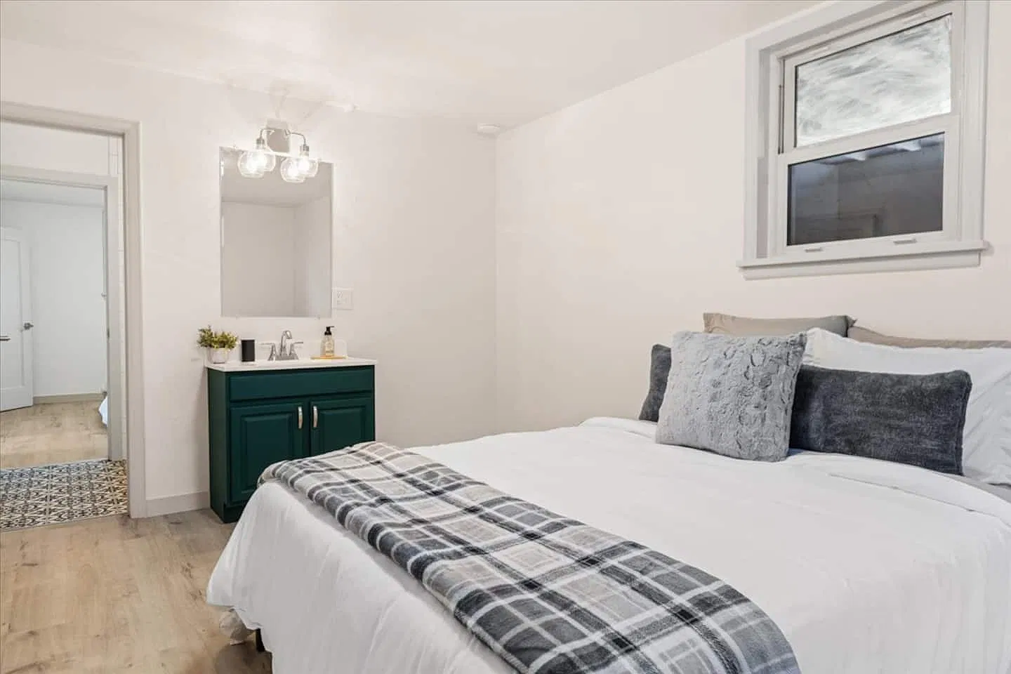 2 bed, $2,000 — Photo 2