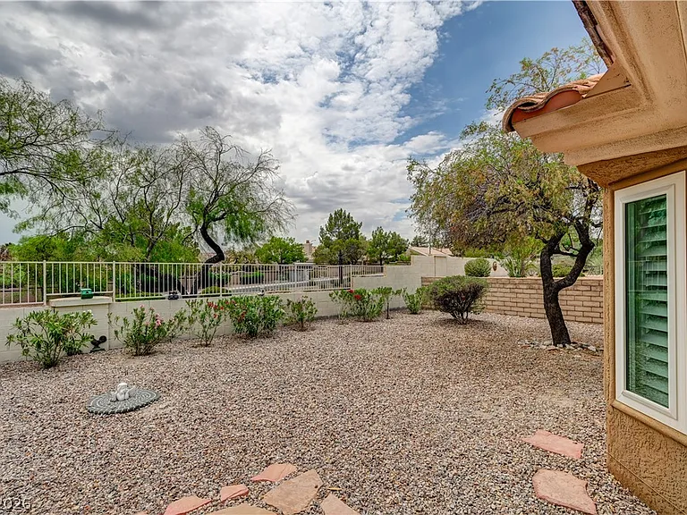 10609 Paradise Point Dr — Photo 45