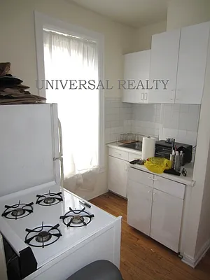 Rented by Universal Realty Group | media 9