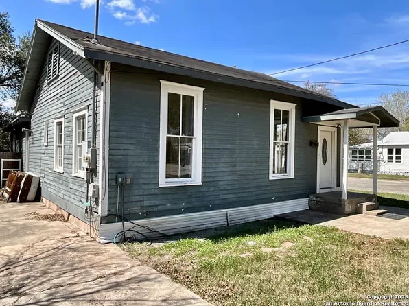 709 N Jefferson, Beeville 78102