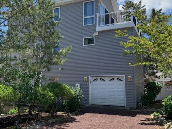 104 W Hobart Ave, Brant Beach, NJ 08008