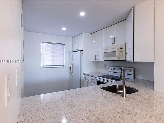 3rd image of 19701 SW 114th Ave APT 364