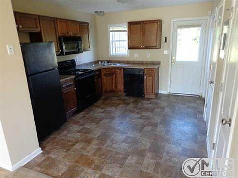 2nd image of 820 Oak Arbor Ct APT D