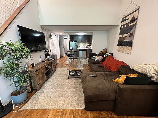3rd image of 10 Jones St APT 4D