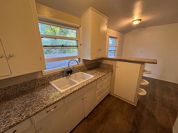 4th image of 744 N Vine Ave APT A